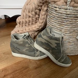 Women’s camo zip up wedge boots.